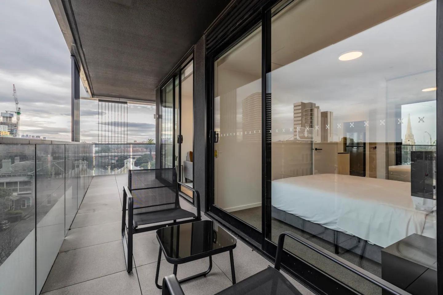 Sunlit & Sleek Condo In Lively St Kilda Melbourne Eksteriør billede